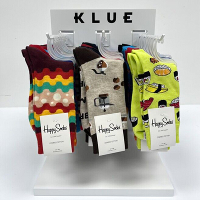 Chine Vente au détail de chaussettes accrochées personnalisées Tabletop chaussettes affichage racks 3 épingles pour magasin fournisseur