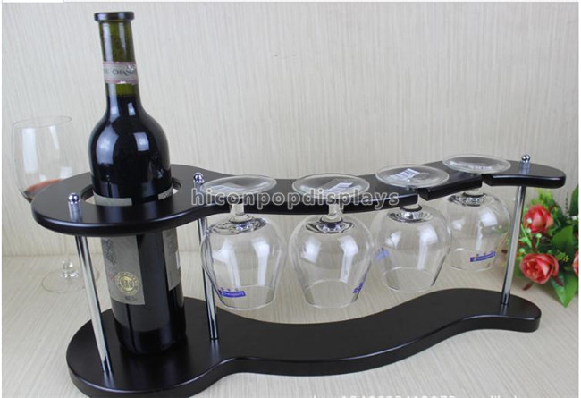 Le vin rouge de bruit en métal attaque la couche multi en verre debout libre au détail de support d'affichage de tasse