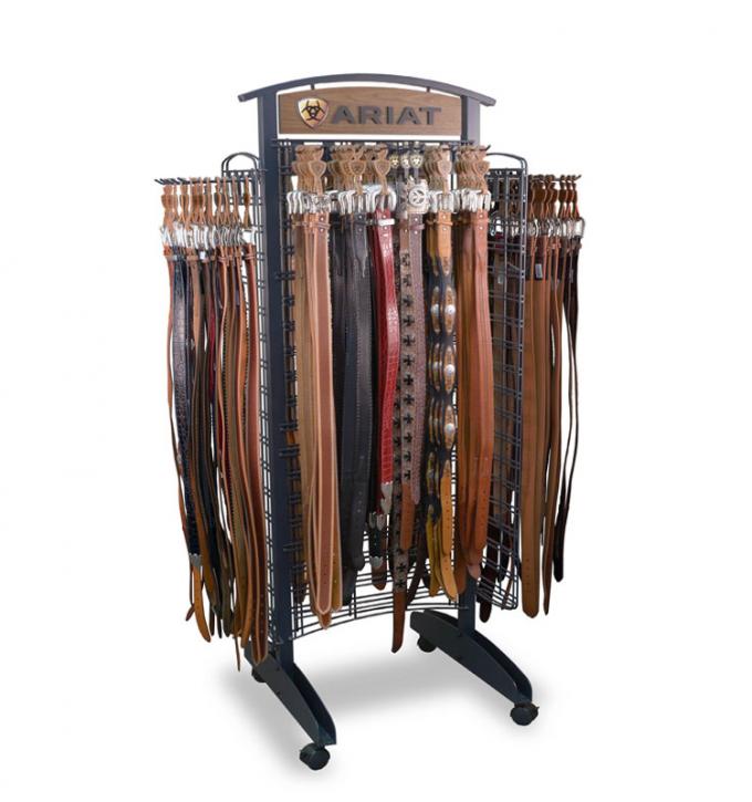 Le magasin d'habillement montrent le présentoir de ceinture en métal de 18 crochets pour le magasin